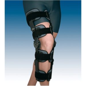 Attelle de genou réglable articulée